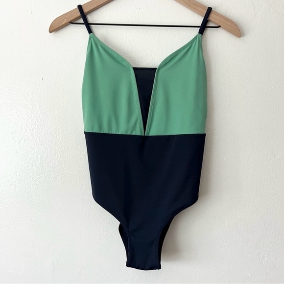 Lively The Swim V One Piece - Picture 1 of 3